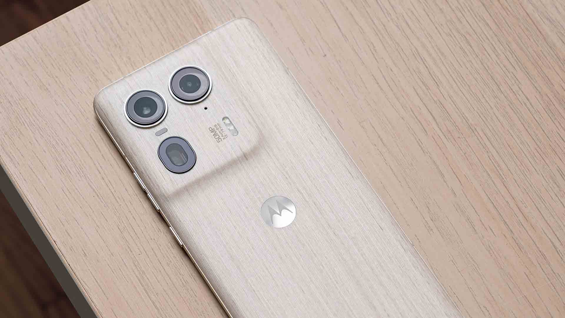 实木背盖回归 更聪明的moto帮你随手拍高级感大片！moto X50 Ultra手机评测