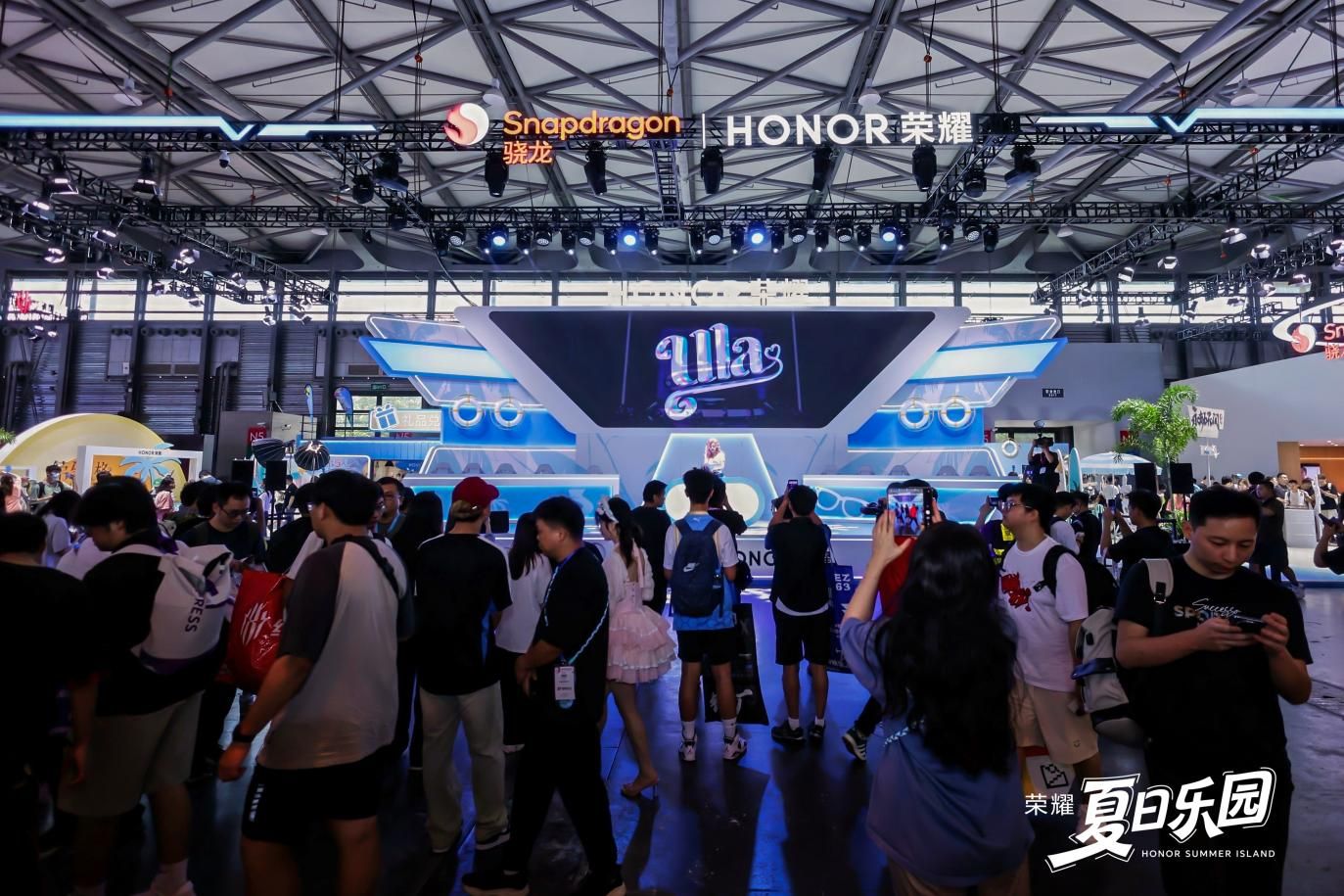 荣耀携多款新品亮相2025ChinaJoy 荣耀GT Pro成电竞体验焦点
