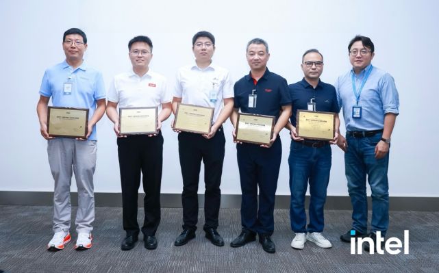 英特尔通用快接头互插互换联盟启航，构建液冷生态互操作新标准